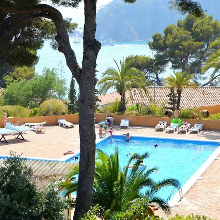 Front De Appartement