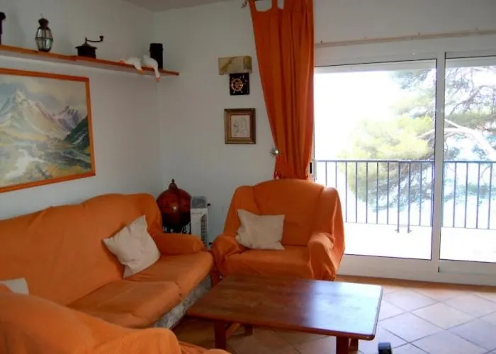 Front De Apartment *